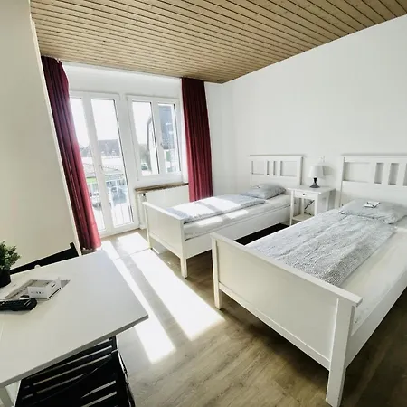 Monteurzimmer - Worker'S Accommodation - Zimmerzuvermieten In Lengnau Be Exterior photo